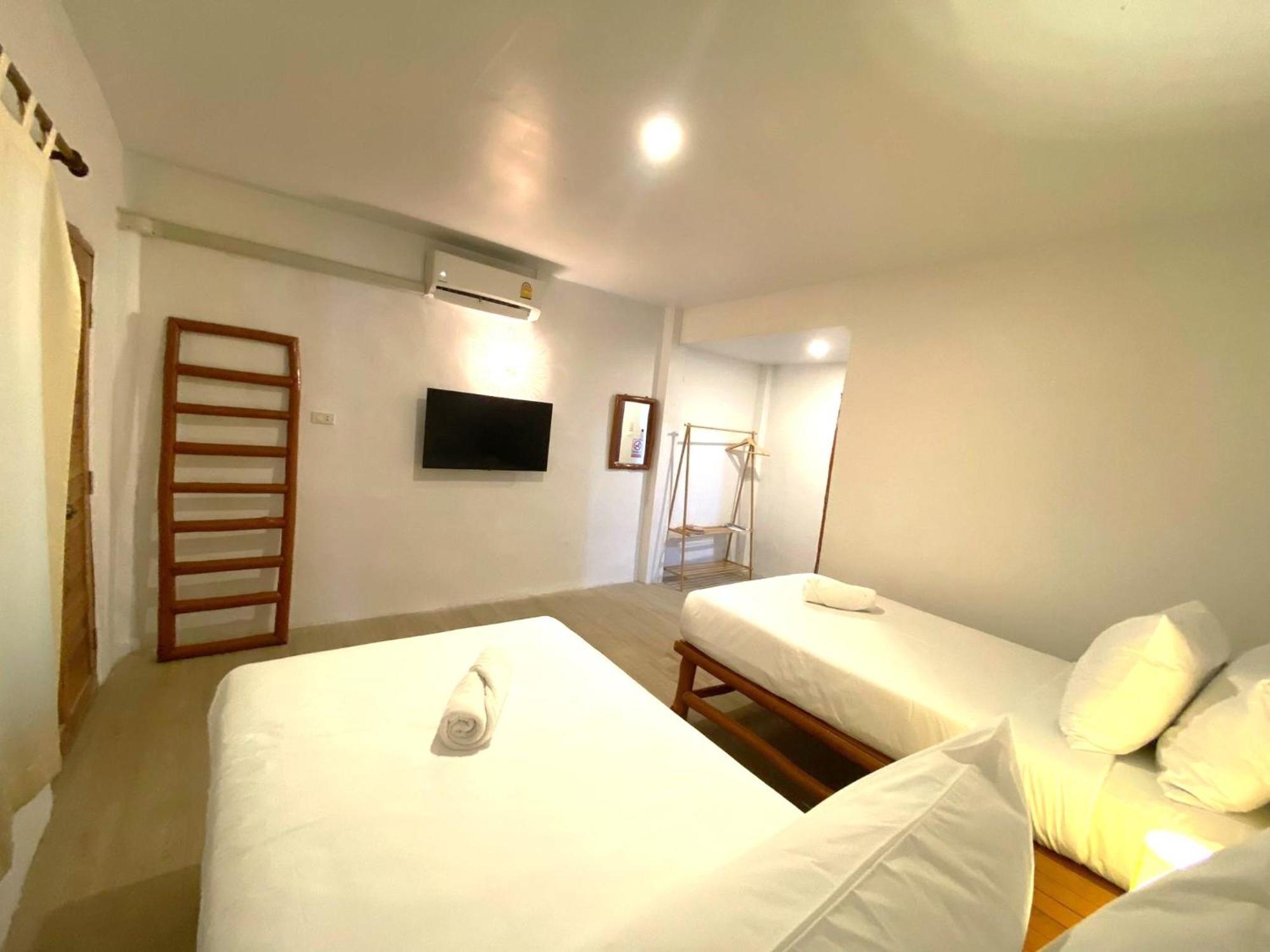 Ubox Samui Hostel - Chaweng Beach Exterior photo