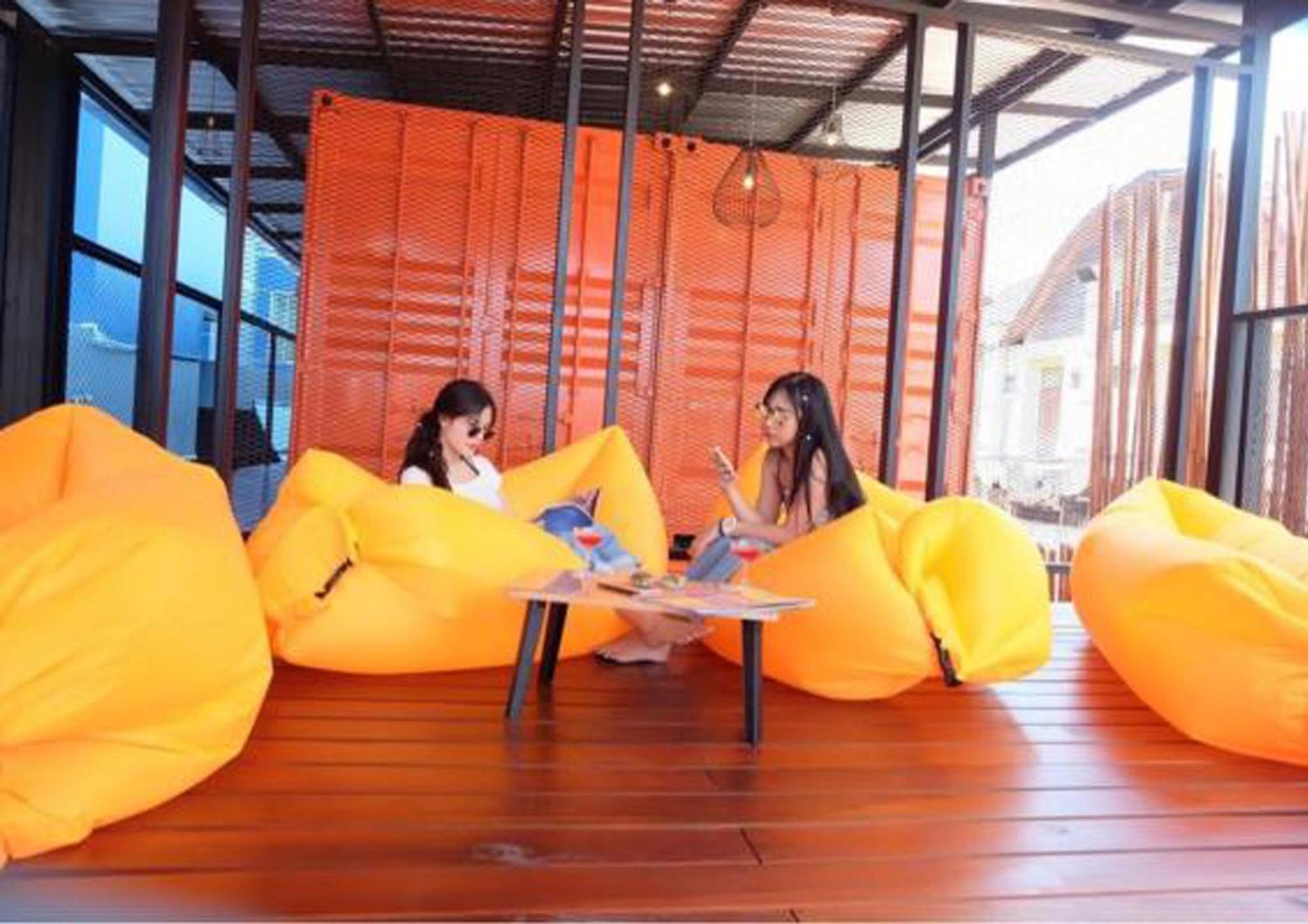 Ubox Samui Hostel - Chaweng Beach Exterior photo